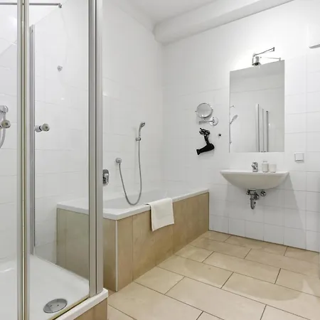 Alpena Homes, Zentrum, Sehr Geräumig, Küche Apartamento *